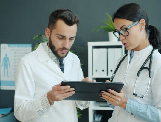 Medici con tablet